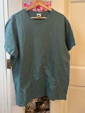 NIKE GREEN TSHIRT